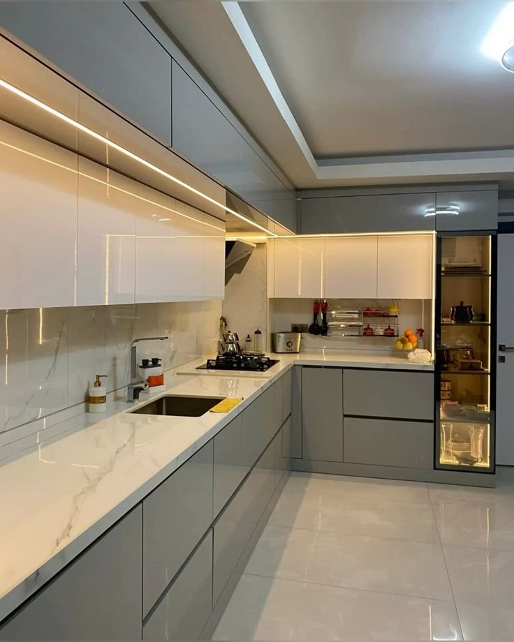 Compact elegant kitchen in light finish